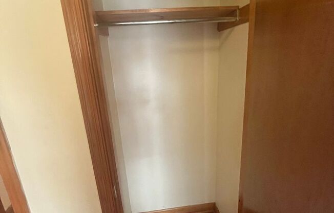 2 beds, 1 bath, 903 sqft, $1,290, Unit D-2