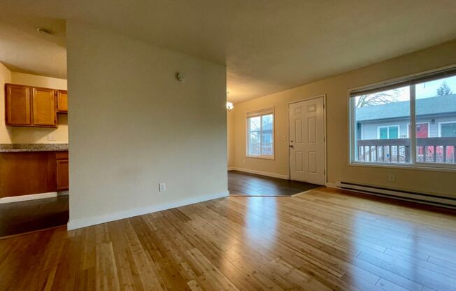 Spacious Top Floor One Bedroom With Front Porch And Lots Of Storage In Mt Tabor/Montivilla!- PETS WELCOME! Off-Street Parking & Onsite Laundry