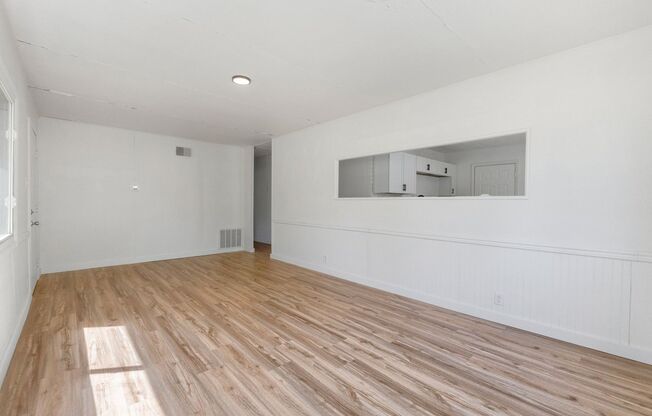 NEW LISTING! 3 BEDROOM HOUSE!