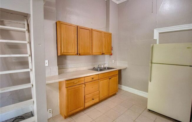 Studio, 1 bath, 350 sqft, $575, Unit 1