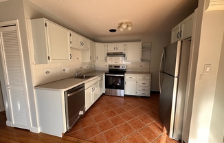 2 beds, 1 bath, 600 sqft, $2,400, Unit 8