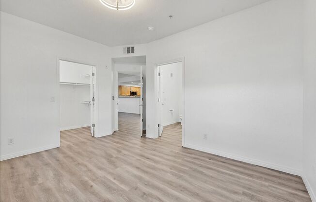 3 beds, 2 baths, $1,700, Unit Unit 1127