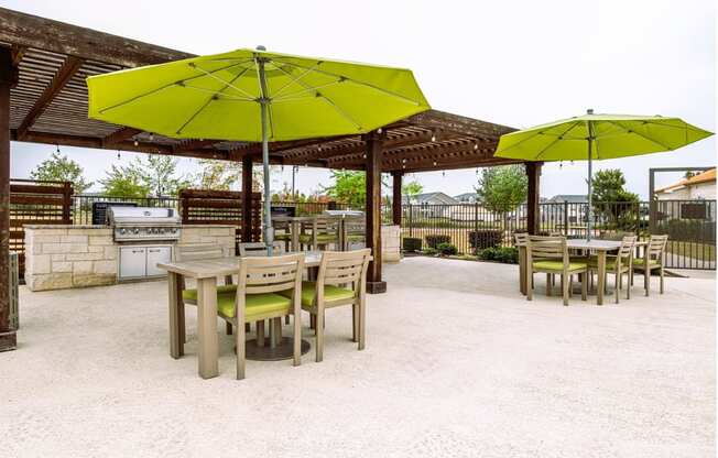 outdoor grilling area with al fresco dining at Villages 3Eighty apartments