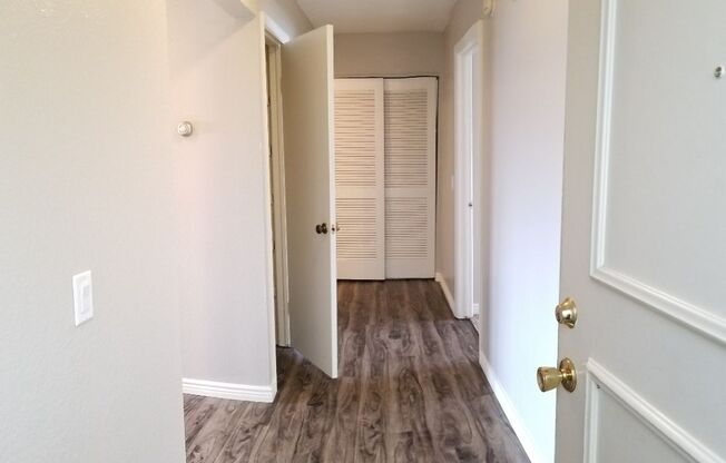 2 beds, 1 bath, 1,032 sqft, $1,045, Unit 1037C