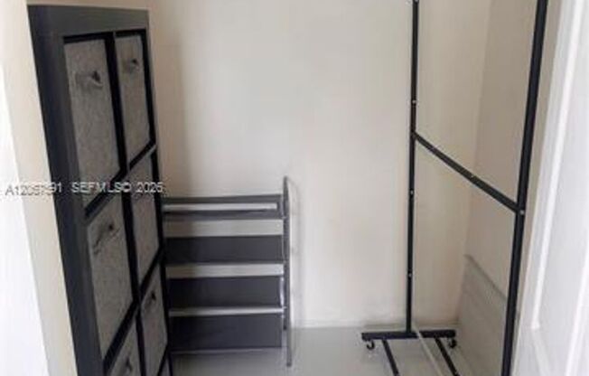 3 beds, 2 baths, $4,200, Unit # 1605