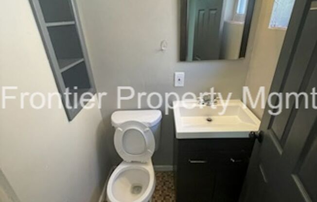 3 beds, 1.5 baths, $1,225, Unit 1011 North and South Rd