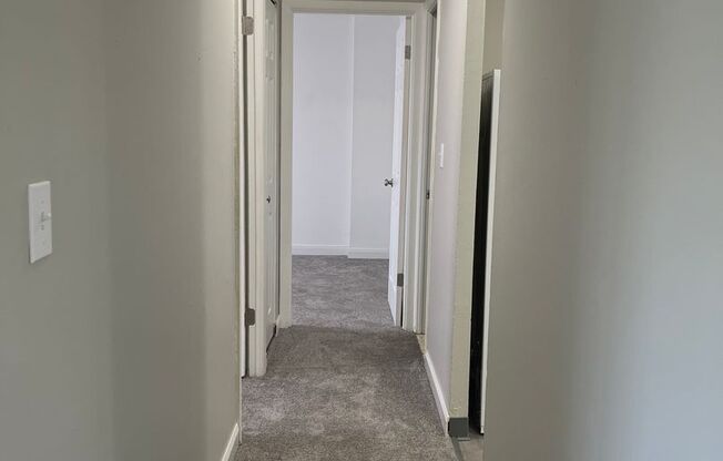 2 beds, 1 bath, 800 sqft, $1,100, Unit 117