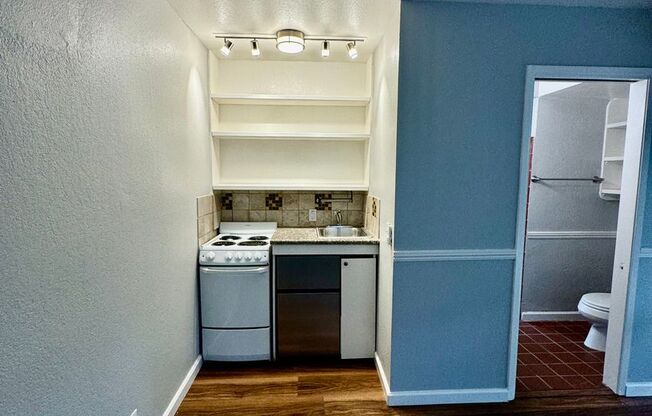 Studio, 1 bath, 500 sqft, $1,900, Unit 5