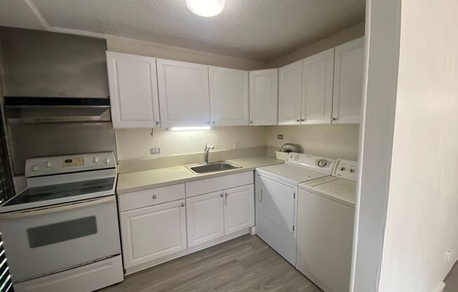 $1,900 - 2 BR/1 Bath/1 Parking -  3rd Floor unit in Ala Moana