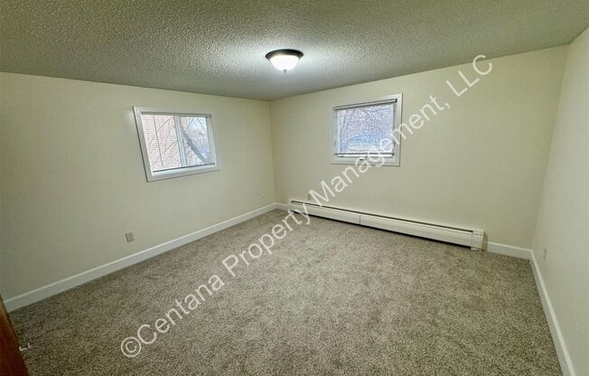 3 beds, 1.5 baths, $1,300, Unit 7