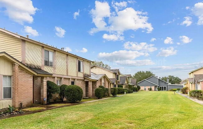 2053 COUNTRY VLG BLVD