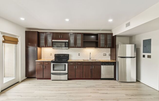 1 bed, 1 bath, 840 sqft, $1,250, Unit 2202