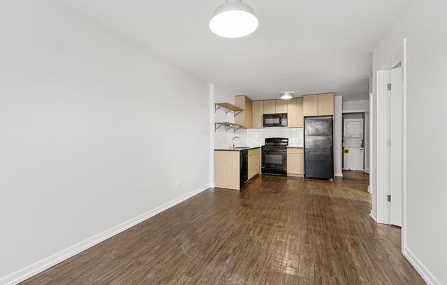 2 beds, 1 bath, 656 sqft, $2,450, Unit 303