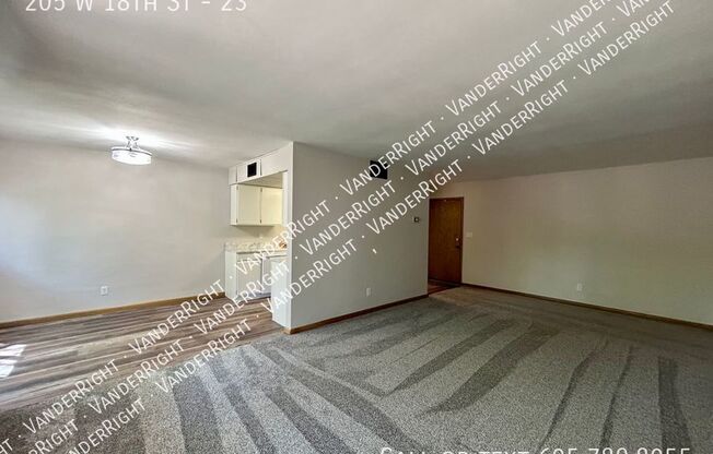 205 W 18 ST