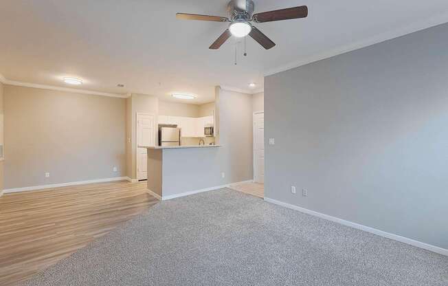 2 beds, 1 bath, 912 sqft, $1,516