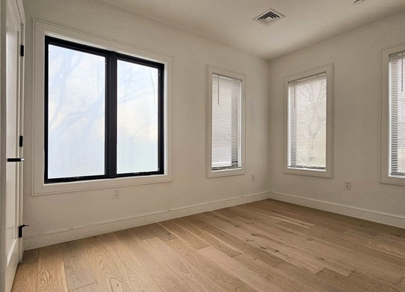 3 beds, 2 baths, 1,235 sqft, $4,960, Unit 310