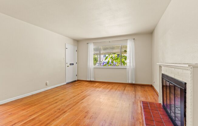 Charming Castro Valley Retreat with 2-Car Garage & Large Deck / Yard