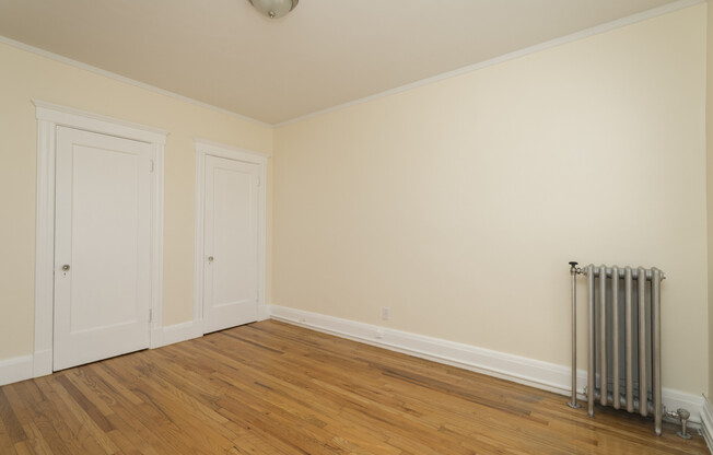 2 beds, 1 bath, 815 sqft, $3,400, Unit 32