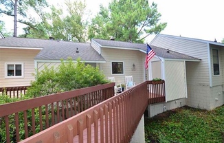 Charming 2Br 1.5Ba Townhome in Cary! Available 10/21!