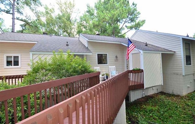 Charming 2Br 1.5Ba Townhome in Cary! Available 10/21!