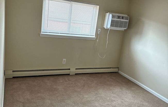 1 bed, 1 bath, 725 sqft, $1,245, Unit E10