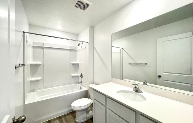 3 beds, 2 baths, $1,795, Unit #1146