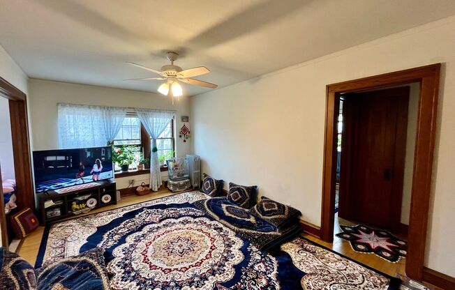 4455 N Oakland Ave