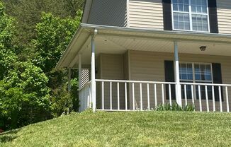 Super Convenient, Haw Creek Townhome, 2 Bedroom / 1.5 Bathroom