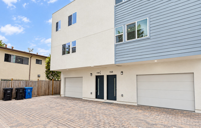 158 N Mariposa Ave