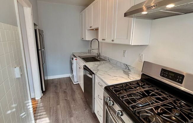 1 bed, 1 bath, 1,000 sqft, $1,095, Unit 127-129 East 46th St - 3