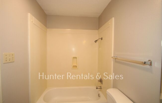 2 beds, 1.5 baths, $850