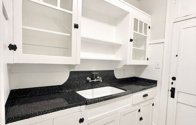 1 bed, 1 bath, $1,095, Unit B2611