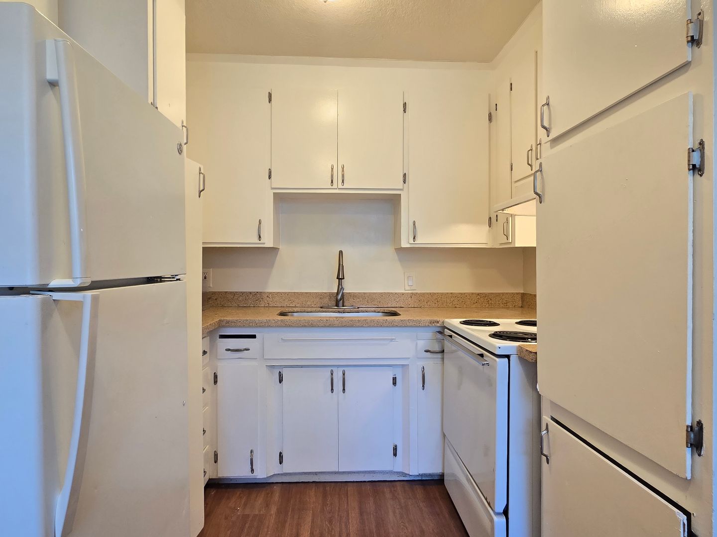 Spacious Downstairs Apartment, Fresh Paint, Quartz Counters, Stainless Steel Appliances, Pool, Parking!