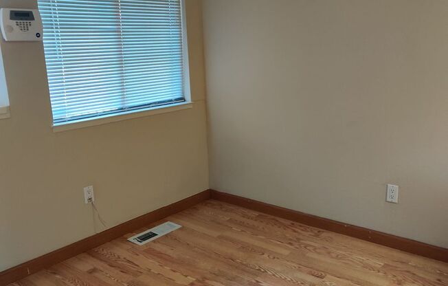 Beautiful Condo South Fremont Community - 3  Bedrooms , 2 Baths, 1 Car Garage with 1 carport