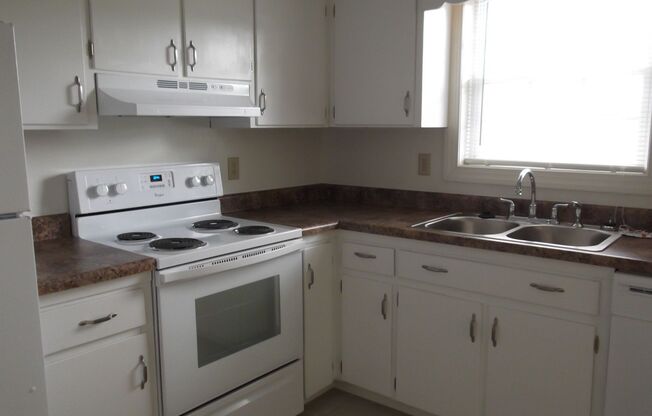 2 beds, 1 bath, 903 sqft, $1,240, Unit G-6