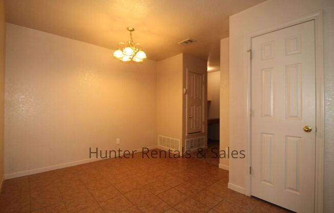 3 beds, 2 baths, $1,200, Unit Unit B