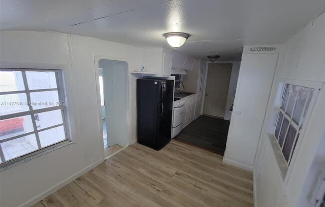 825 SW 1 ST