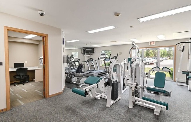 fitness center at NEw Fountains apartments