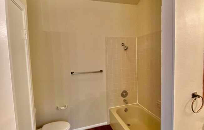 3 beds, 2 baths, $1,595