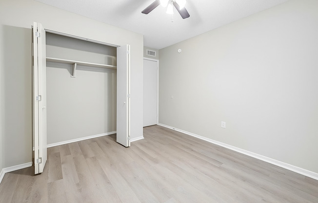 2 beds, 1 bath, 880 sqft, $950, Unit W-1