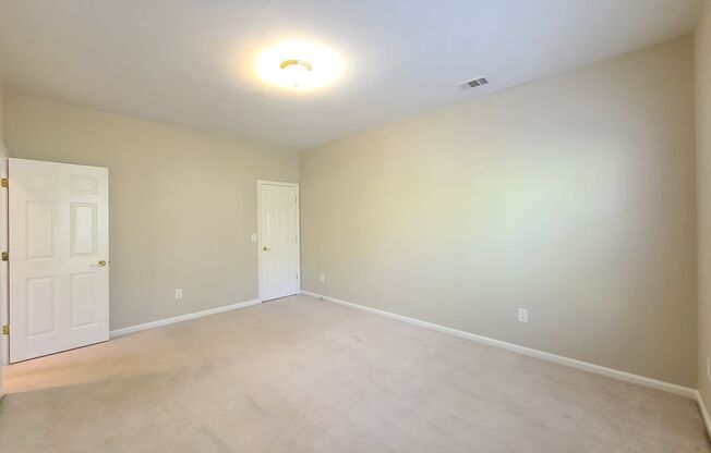5 beds, 3 baths, $2,695
