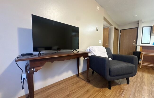 1 bed, 1 bath, 600 sqft, $1,200, Unit 211