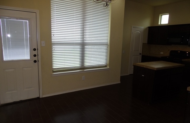 3 beds, 2.5 baths, $1,695