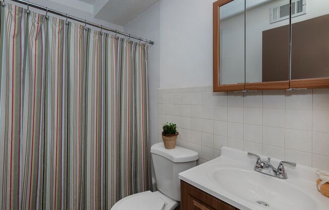 1 bed, 1 bath, 650 sqft, $660, Unit 3515 N Main Street Apt 5