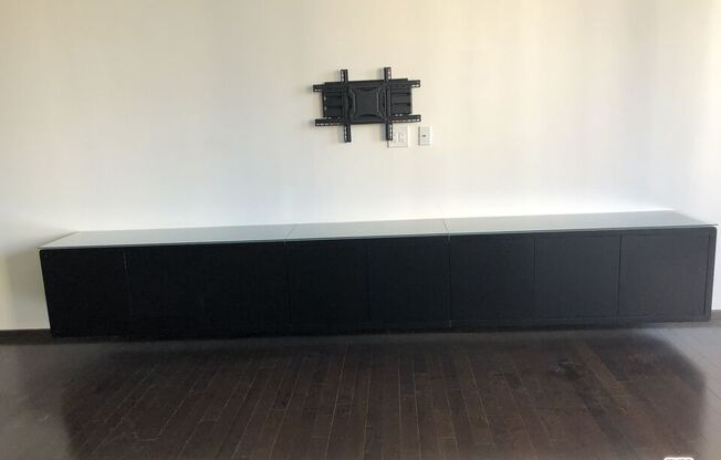 1 bed, 1 bath, 1,390 sqft, $4,300, Unit 708