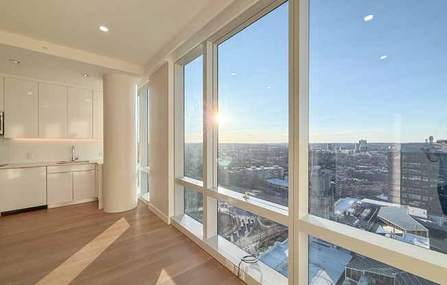 1 bed, 1 bath, 612 sqft, $4,200, Unit 24G