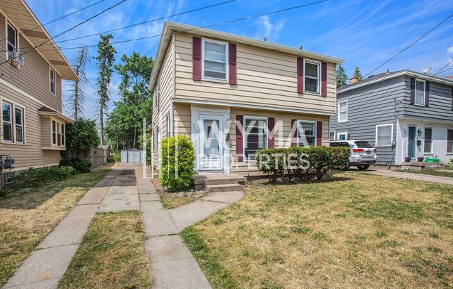 AVAILABLE MID-JULY!! 3 Bedroom, 1.5 Single Family Home near Alger Heights