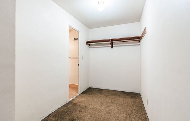 Studio, 1 bath, 423 sqft, $1,375, Unit 105