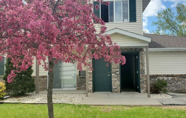 2 beds, 1 bath, 856 sqft, $1,269, Unit PL   7605