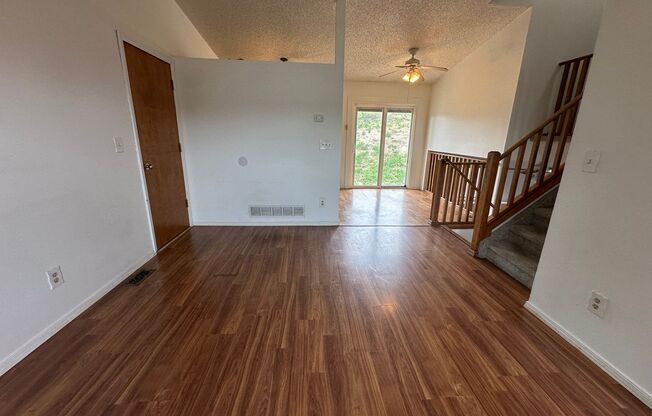 3 Bed 2 Bath Home Minutes From Fort Carson, Schriever, and Peterson Space Force Base!!